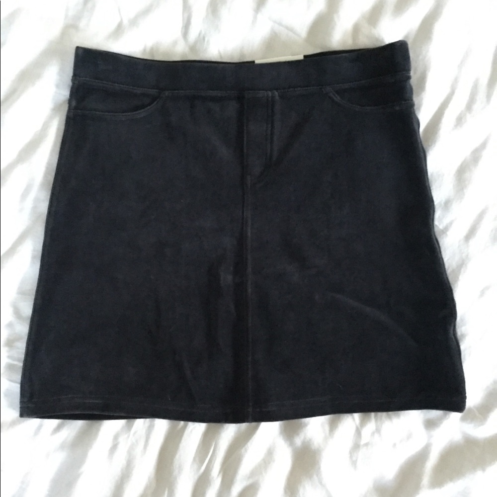 HUE NWT Cotton Velvet Skirt